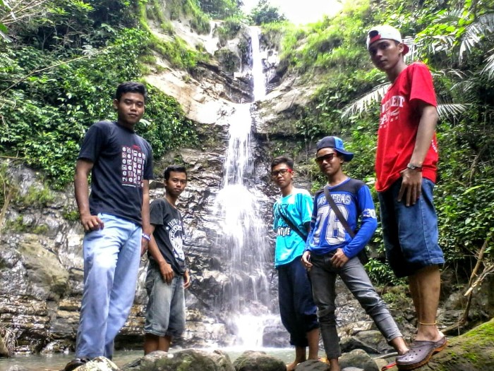 Curug Nikhram masdain trizeronine, 1. Curug Cimandaway, 2. Curug Mandala, 3. Air Terjun Curug Bandung, 4. Curug Citepus Cilacap, 5. Curug dan Pemandian Air Panas Cipari, 6. Curug Penampen, 6. Curug Cigombong Cilacap, 7. Curug Rahayu, 8. Curug Giriwangi Cilacap, 9. Curug Panganten Karangpucung Cilacap, 10. Curug Nikhram, 11. Curug Cibekong, 12. Curug Ciprut, 13. Curug Tunggul Naga jambusari, 14. Curug Taman Desa Ciruyung