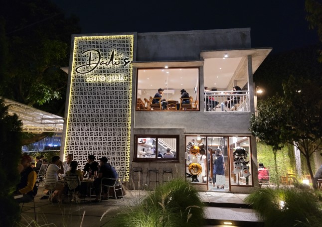 Dadi's Coffee Garden Nino, 1. Warung Nako, Kopi Nako Depok, 2. JPW Cafe & Garden, 3. Coffee Toffee Margonda 1, 4. Warung Pasta Depok, 5. Kopi Bar, 6. Warung Pancong Mang Kumis & Mang Dadang, 7. Waroeng SS Spesial Sambal, 8. Sop Duren Margonda, 9. Jacob Koffie Huis, 10. Beranda Depok Cafe & Resto, 11. LOUIS CAFE, 12. Warunk Upnormal Margonda, 13. Dadi’s Coffee Garden, 14. Kopi Kotak, 15. Tibumi Kopi, 16. Warkop Pancong, 17. Ghawil Cafe & Coffee, 18. Shirin The Arabian Resto, 19. Green T, 20. Kedai Kopi Fulcaff, 21. Kedai Pancong Lava, 22. Kedai Kopi Kimung, 23. Delysh Coffee, 24. Oseyo, 25. VolksMilk Raden Sanim, 26. Gotti Pizza & Coffee Sukmajaya, 27. Gokana Ramen & Teppan
