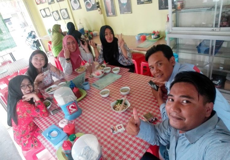 Depot Bakmi Kolonel via Google Maps Maulana We, 1. Pondok Juminten, 2. Resto D’Joglo, 3. Warung Makan Pak Galo, 4. Kurma Resto & Coffee Shop, 5. Mr Teguh Chicken Satay Shop, 6. Warung Lesehan Ikan Bakar “TALAUT 225”, 7. Logissteak Blora, 8. Sambel Lalap, 9. Depot Bakmi Kolonel, 10. Warung Lesehan Rawa Peni, 11. Bakso Patriot Blora, 12. Nasi Goreng Pak Gendut Blora, 13. Bakso Kumis, 14. Sate Ayam Pak Kadirun Blora, 15. RM Padang Jetis, 16. Koplakan Pusat Kuliner, 17. Warung Mbok Penyet, 18. Ayam Geprek Sako Blora, 19. Sego Kobong 70 BBM, 20. Warung Makan Lesehan Mbak Tun, 21. Bang Jago, 22. Kedai Boemi, 23. RM. Sambele Bu’e, 24. SAVANA RESTO CAFE, 25. Teras sunda, 26. Nasi Pecel Mbah Jito, 27. Warung Pecel “Mak Tirah”, 28. Warung Makan Pojok Gogor, 29. Warung Makan Jo’gelo