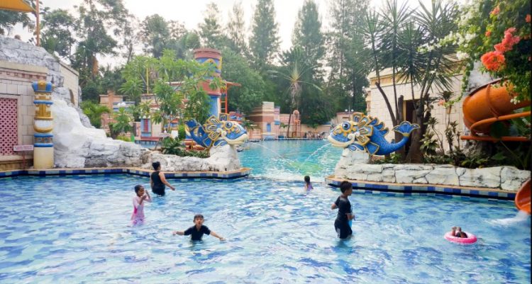 El Dorado Waterpark Legenda Wisata Ivan Volt, 1. Taman Wiladatika, 2. Eldorado Water Park, 3. CIBUBUR GARDEN Eat & Play, 4. Kampoeng Maen Cibubur, 5. Telaga Arwana Cibubur, 6. Kampung Cina, 7. Taman Wisata Lebah, 8. Taman Mini Indonesia Indah, 9. Cibubur Garden Dairy, 10. Cibubur Junction, 11. Buperta Cibubur, 12. Monumen Pancasila Sakti, 13. Taman Cibubur Ciraos Adib RS, 14. Fantasy Island Cibubur, 15. Museum Komodo dan Taman Reptil, 16. Museum Perangko , 17. Taman Buah Mekarsari, 18. Kolam Renang Splash Waterpark Cibubur Country Cikeas, 19. Kolam Renang Tirta Teja, 20. Danau Jambore, 21. Hutan Pinus Cibubur, 22. Taman Mahoni, 23. Kampung Jepang, 24. Jakarta Gems Center, 25. Monumen Perjuangan Jatinegara