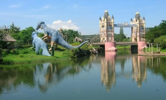 1. Taman Wiladatika, 2. Eldorado Water Park, 3. CIBUBUR GARDEN Eat & Play, 4. Kampoeng Maen Cibubur, 5. Telaga Arwana Cibubur, 6. Kampung Cina, 7. Taman Wisata Lebah, 8. Taman Mini Indonesia Indah, 9. Cibubur Garden Dairy, 10. Cibubur Junction, 11. Buperta Cibubur, 12. Monumen Pancasila Sakti, 13. Taman Cibubur Ciraos Adib RS, 14. Fantasy Island Cibubur, 15. Museum Komodo dan Taman Reptil, 16. Museum Perangko , 17. Taman Buah Mekarsari, 18. Kolam Renang Splash Waterpark Cibubur Country Cikeas, 19. Kolam Renang Tirta Teja, 20. Danau Jambore, 21. Hutan Pinus Cibubur, 22. Taman Mahoni, 23. Kampung Jepang, 24. Jakarta Gems Center, 25. Monumen Perjuangan Jatinegara