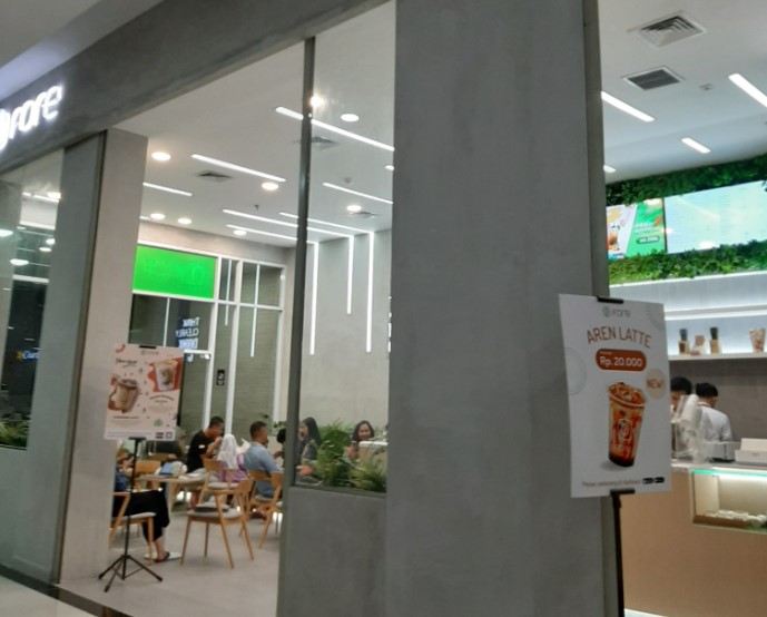 Fore Coffee - Rawamangun Vanda Dien, 1. Warung Pasta, 2. Nominomi Delight, 3. Kedai Locale, 4. Upnormal Coffee Roasters Rawamangun, 5. Ropisbak Ghifari, 6. Ayam Kriwil Rawamangun, 7. Quiznos Rawamangun, 8. Pukul Satu Kopi Rawamangun, 10. Bittersweet By Najla Rawamangun, 11. KAFE KOPI AA, 12. Mbience Garden Bistro, 13. Jung Coffee, 14. Candlestick Coffee, 15. Seteras Coffee &amp; Eatery, 16. Kedai Seroja, 17. Simo Kopi Rawamangun, 18. Waltie’s Rooftop Cafe, 19. Kopi Nako Rawamangun, 18. Rumah Kongkow, 21. Portable Kitchen &amp; Lounge, 22. Meet/N/Work Coffee &amp; Eatery, 25. Sitti Kawwa Coffee &amp; Snack, 26. Anastomosis coffee, 27. Glasmacher Coffee, 28. Fore Coffee – Rawamangun