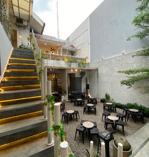 Glasmacher Coffee Puput Calucia, 1. Warung Pasta, 2. Nominomi Delight, 3. Kedai Locale, 4. Upnormal Coffee Roasters Rawamangun, 5. Ropisbak Ghifari, 6. Ayam Kriwil Rawamangun, 7. Quiznos Rawamangun, 8. Pukul Satu Kopi Rawamangun, 10. Bittersweet By Najla Rawamangun, 11. KAFE KOPI AA, 12. Mbience Garden Bistro, 13. Jung Coffee, 14. Candlestick Coffee, 15. Seteras Coffee &amp; Eatery, 16. Kedai Seroja, 17. Simo Kopi Rawamangun, 18. Waltie’s Rooftop Cafe, 19. Kopi Nako Rawamangun, 18. Rumah Kongkow, 21. Portable Kitchen &amp; Lounge, 22. Meet/N/Work Coffee &amp; Eatery, 25. Sitti Kawwa Coffee &amp; Snack, 26. Anastomosis coffee, 27. Glasmacher Coffee, 28. Fore Coffee – Rawamangun