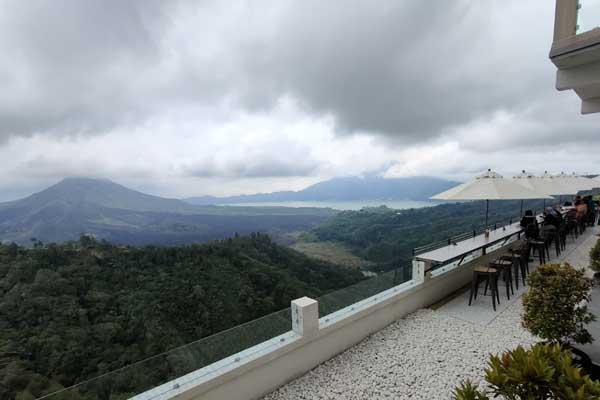 Grand Puncak Sari Kintamani via Google Maps Budi Santosa, 1. Mahen Cafe, 2. La Vista Coffee &amp; Roastery, 3. Montana Del Cafe, 4. El Lago Cafe, 5. Ritatkala Cafe, 6. Okuta Cafe Kintamani, 7. Paperhills Cafe Kintamani, 8. Kintamani Eco Bike Coffee, 9. Tegukopi &amp; Eatery, 10. Olympus Coffee Bali, 11. AKASA Kintamani Coffee, 12. The Amora Bali, 13. Pondoku Cafe, 14. The Kayuan Cafe, 15. Warung Baling-Baling, 16. Tri Mount Coffee &amp; Resto, 17. Kopi Motor Kintamani, 18. Warung Jowet, 19. Yomade Coffee, 20. Batur 1926, 21. Kava Kintamani Coffee &amp; Kitchen, 22. Batur Sari Mountain View, 23. Grand Puncak Sari Kintamani, 24. Resto Apung Kedisan, 25. Himalila