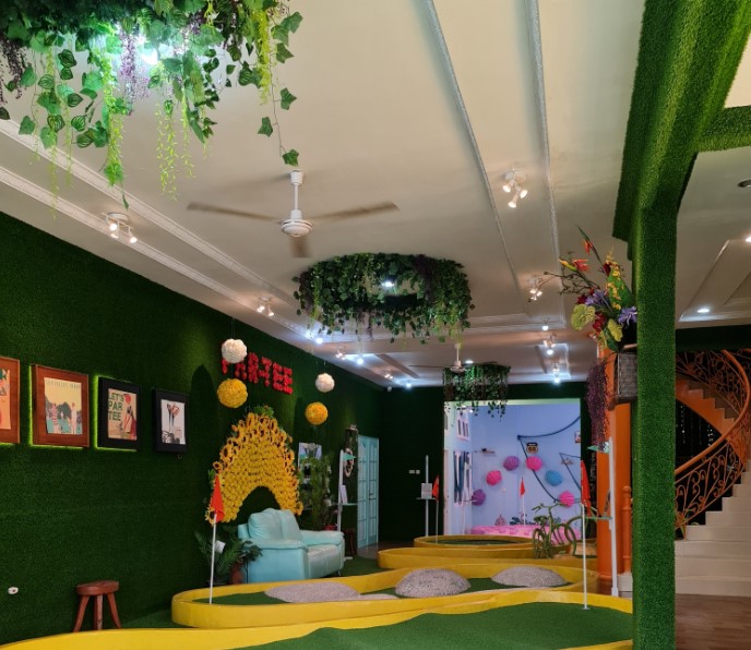 HOLEO Golf & Museum Indita Ramasaphira, 1. Museum Nasional Indonesia atau Museum Gajah, 2. Galeri Nasional Indonesia, 3. Museum Sejarah Nasional, 4. Museum Taman Prasasti, 5. Monumen Nasional (Monas), 6. Fun World Grand Indonesia – New York Station World Grand Indonesia, 7. Masjid Istiqlal Jakarta, 8. Gereja Katedral, 9. Gedung Kebangkitan Nasional, 10. Tugu Proklamator, 11. Klenteng Sin Tek Bo, 12. Taman Situ Lembang, 13. Taman Suropati, 14. Taman Menteng, 15. Taman Ismail Marzuki, 16. Bentara Budaya Jakarta, 17. Museum Sumpah Pemuda, 18. Perpustakaan Nasional, 19. Taman Dr. Wahidin, 20. Taman Lapangan Banteng, 21. Gedung Kesenian Jakarta, 22. Monumen Ondel-ondel Kemayoran, 23. Museum MH. Thamrin, 24. Hutan Kota GBK, 25. Tugu Tani, 26. Gedung Joang 45’, 27. Taman Kodok Menteng, 28. Galeri Indonesia Kaya, 29. HOLEO Golf & Museum, 30. Gedung Filateli Jakarta, 32. TOD Dukuh Atas, 33. Pasar Baru, 34. Wisata Kuliner Pecenongan, 35. Pasar Tanah Abang, 36. Thamrin City Mall