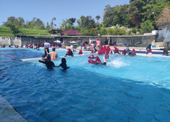 Kolam Renang Cirumput Acep Rohidin, 1. Cianjur City Park, 2. TAMAN PRAWATASARI, 3. The Jhon’s Cianjur Aquatic Resort, 4. The Bagelen Son Cianjur, 5. Kolam Renang Tias Wisata Rancagoong, 6. Kolam Renang Bravo Camp Ground, 7. Kolam Renang Big Ben Waterpark, 8. Kolam Renang Bukit Kalimaya Indah, 9. Kolam Renang GOR Bayu Jangari, 10. Bris Waterpark, 11. Kolam Renang Panorama Jangari, 12. Kolam Renang Kota Bunga, 13. Kolam Renang The Queen, 14. Kolam Renang BCNY, 15. Kolam Renang Cirumput, 16. Kolam Renang Tirta Braja, 17. Cianjur Asri Water Park, 18. Kolam Renang DJ Family Cimuti, 19. Kolam Renang Elshafah