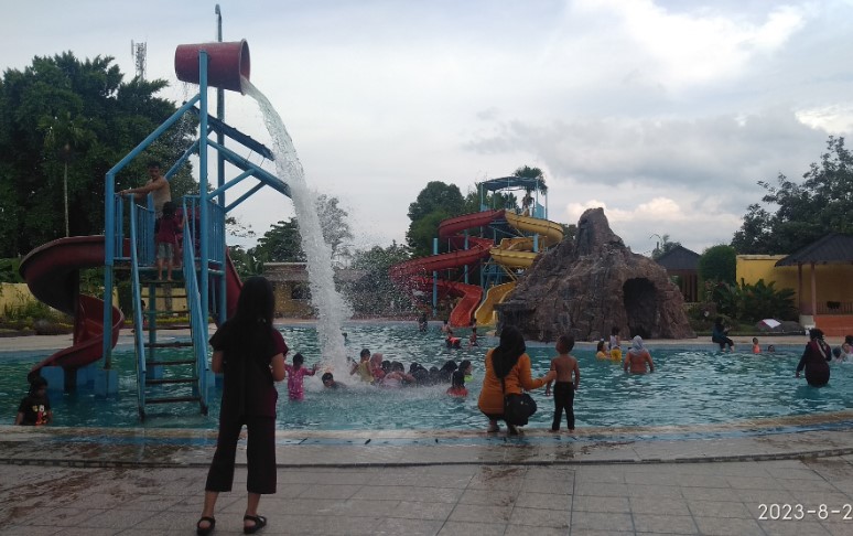 Kolam Renang Qitaro fery aldy, 1. Wisata Jona Garden, 2. BIESTRO INDONESIA ( Taman Berkuda dan Memanah Binjai ), 3. Sawah Lukis, 4. Kolam Abadi Langkat, 5. Air Terjun Siluman Namo Belanga, 6. Namu Sira – Sira, 7. Pantai Florida / Pemandian Air Namu Ukur, 8. Kampung Kuliner Binjai, 9. Pasar Kaget Binjai, 10. Taman Merdeka Kota Binjai, 11. Arung Jeram Sungai Bingei, 12. Taman Selfie, 13. Taman Balita Kota Binjai, 14. Stasiun Binjai, 15. Taman Remaja Binjai, 16. Taman Edukasi Binjai, 17. Masjid Raya Binjai, 18. Belanja di Binjai Super Mall, 19. Kolam Renang Qitaro, 20. Taman RTH Dewi Sri, 21. Shri Raja Rajesvari Amman Padang Cermin Koil, 22. Pantai SB, 23. Titik Nol Kota Binjai, 24. Kolam Renang Tirta Raerim, 25. Kuil Shri Mariamman, 26. Kolam Renang Licia, 27. Kolam Renang Dendang Tirta, 28. Brahrang Asri Swimming Pool, 29. Kolam Renang Tirta Mulia, 30. Masjid Agung Binjai, 31. Tugu Perjuangan 1945, 33. Rumah Makan Irian Binjai