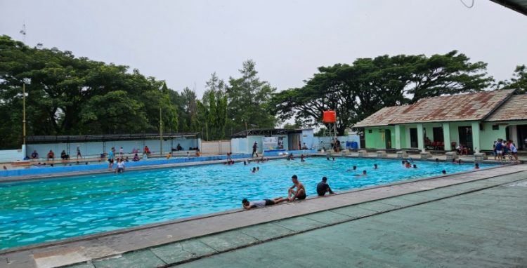 Kolam Renang Tirta Braja Lipat Hati, 1. Cianjur City Park, 2. TAMAN PRAWATASARI, 3. The Jhon’s Cianjur Aquatic Resort, 4. The Bagelen Son Cianjur, 5. Kolam Renang Tias Wisata Rancagoong, 6. Kolam Renang Bravo Camp Ground, 7. Kolam Renang Big Ben Waterpark, 8. Kolam Renang Bukit Kalimaya Indah, 9. Kolam Renang GOR Bayu Jangari, 10. Bris Waterpark, 11. Kolam Renang Panorama Jangari, 12. Kolam Renang Kota Bunga, 13. Kolam Renang The Queen, 14. Kolam Renang BCNY, 15. Kolam Renang Cirumput, 16. Kolam Renang Tirta Braja, 17. Cianjur Asri Water Park, 18. Kolam Renang DJ Family Cimuti, 19. Kolam Renang Elshafah