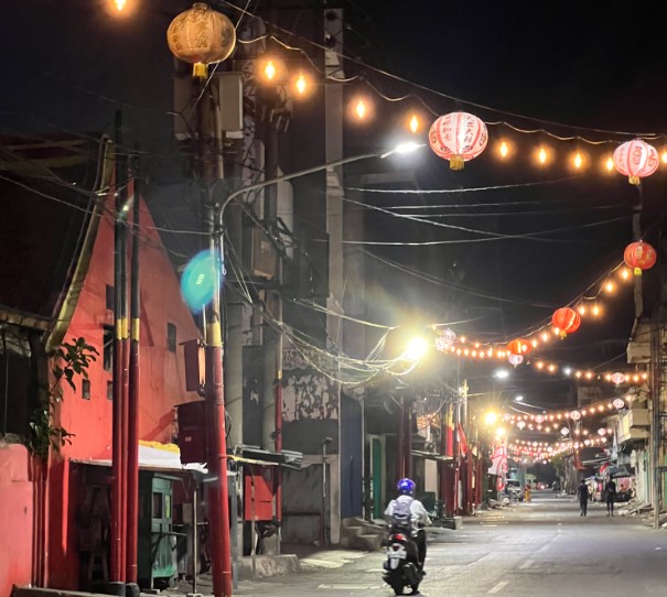 Kota Tua Surabaya yulia hidayati, 1. Alun – Alun Surabaya, 2. G-Walk, 4. Patung Sura dan Baya, 5. Pasar Malam Kodam Brawijaya, 6. Taman Pelangi, 7. Jembatan Suramadu, 8. Surabaya North Quay, 9. Food Festival Pakuwon City, 10. Patung Suro Boyo Skate &amp; BMX Park, 11. Taman Apsari, 12. Taman Bungkul, 13. Monumen Bambu Runcing, 14. Taman Prestasi Surabaya, 15. House of Sampoerna (Tutup Sementara), 16. Danau Angsa Pakuwon City, 17. Taman Kunang Kunang, 18. Kota Tua Surabaya, 19. Taman Mundu – Taman 10 Nopember, 20. Wisata Perahu Kalimas, 21. Taman Mayangkara, 22. Taman Surya, 23. Kya Kya Surabaya, 24. Taman Persahabatan Korea, 25. Taman Hiburan Rakyat, 26. Taman AIS Nasution Surabaya, 27. Suroboyo Carnival Park (Tutup), 28. Taman Sejarah, 29. Pagoda Tian Ti, 30. Taman Lanjut Usia