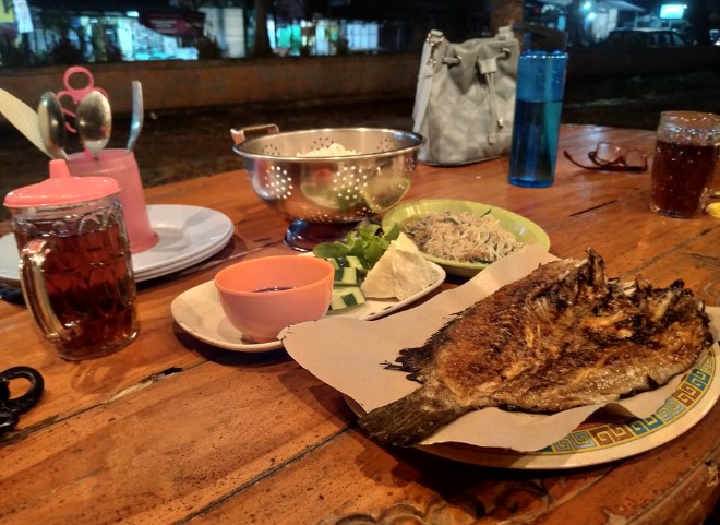 Lesehan Ikan Bakar 70 warsito ito, 1. Rumah Makan Taman New Aroma, 2. Rumah Makan Sari Laut, 3. Ka Ho, 4. DSC Dapur Seafood Cilacap, 5. RM Sate Kambing & Pondok Makan Lesehan Sidoroso, 6. Lesehan Ikan Bakar 70, 7. Dapur Mamo Cilacap, 8. Warung Makan David Galipat, 9. Sate Ayam Martawi, 10. Omah Sambel, 11. Mie Dua Rasa (Midura), 12. Sate Inggil, 13. Warung Asik Cilacap, 14. Cafe Daun, 15. Ayam Bakar Lunak Sawah Besar, 16. Gosteak Cilacap, 17. Rocket Chicken Rinjani, 18. Lesehan Mendoan Sudiroso, 19. Nasi rames Sabar Menanti, 20. Mie Naga, 21. Marto Joyo Restaurant, 22. Rumah Makan Padang Putra Sikumbang, 23. Pondok La-Bia, 24. Warung Ikan Bakar Sari Ayu, 25. Rumah Makan Karang Mekar, 26. Ikan Bakar Yayat, 27. Bebek goreng Lik Cip Cilacap, 28. Warung Aldo & Sky Dinning Cilacap, 29. Dapur Kharisma, 30. Bu Nur’s Local Eatery, 31. Warung Makan Bu Cici, 32. Rumah Makan Andalas, 33. Chicken Crush, 34. Rumah Makan Padang Denai, 35. AYAM GORENG KREMESAN Hj. Diah Rudiyono, 36. D’YERIKO CORNER, 37. Angkringan Babeh 3, 38. Lesehan Ikan Bakar Citra Rasa Bu Towa’ah, 39. Rumah Makan Padang Do’a Mande