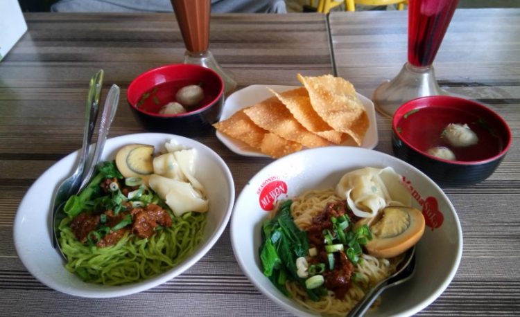 Mie Dua Rasa (Midura) via Google Maps Pudaryanto, 1. Rumah Makan Taman New Aroma, 2. Rumah Makan Sari Laut, 3. Ka Ho, 4. DSC Dapur Seafood Cilacap, 5. RM Sate Kambing & Pondok Makan Lesehan Sidoroso, 6. Lesehan Ikan Bakar 70, 7. Dapur Mamo Cilacap, 8. Warung Makan David Galipat, 9. Sate Ayam Martawi, 10. Omah Sambel, 11. Mie Dua Rasa (Midura), 12. Sate Inggil, 13. Warung Asik Cilacap, 14. Cafe Daun, 15. Ayam Bakar Lunak Sawah Besar, 16. Gosteak Cilacap, 17. Rocket Chicken Rinjani, 18. Lesehan Mendoan Sudiroso, 19. Nasi rames Sabar Menanti, 20. Mie Naga, 21. Marto Joyo Restaurant, 22. Rumah Makan Padang Putra Sikumbang, 23. Pondok La-Bia, 24. Warung Ikan Bakar Sari Ayu, 25. Rumah Makan Karang Mekar, 26. Ikan Bakar Yayat, 27. Bebek goreng Lik Cip Cilacap, 28. Warung Aldo & Sky Dinning Cilacap, 29. Dapur Kharisma, 30. Bu Nur’s Local Eatery, 31. Warung Makan Bu Cici, 32. Rumah Makan Andalas, 33. Chicken Crush, 34. Rumah Makan Padang Denai, 35. AYAM GORENG KREMESAN Hj. Diah Rudiyono, 36. D’YERIKO CORNER, 37. Angkringan Babeh 3, 38. Lesehan Ikan Bakar Citra Rasa Bu Towa’ah, 39. Rumah Makan Padang Do’a Mande