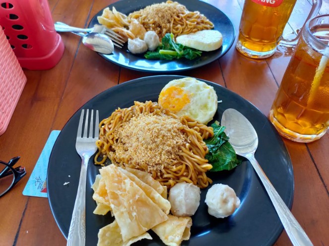Mie Naga Tasirah _, 1. Rumah Makan Taman New Aroma, 2. Rumah Makan Sari Laut, 3. Ka Ho, 4. DSC Dapur Seafood Cilacap, 5. RM Sate Kambing & Pondok Makan Lesehan Sidoroso, 6. Lesehan Ikan Bakar 70, 7. Dapur Mamo Cilacap, 8. Warung Makan David Galipat, 9. Sate Ayam Martawi, 10. Omah Sambel, 11. Mie Dua Rasa (Midura), 12. Sate Inggil, 13. Warung Asik Cilacap, 14. Cafe Daun, 15. Ayam Bakar Lunak Sawah Besar, 16. Gosteak Cilacap, 17. Rocket Chicken Rinjani, 18. Lesehan Mendoan Sudiroso, 19. Nasi rames Sabar Menanti, 20. Mie Naga, 21. Marto Joyo Restaurant, 22. Rumah Makan Padang Putra Sikumbang, 23. Pondok La-Bia, 24. Warung Ikan Bakar Sari Ayu, 25. Rumah Makan Karang Mekar, 26. Ikan Bakar Yayat, 27. Bebek goreng Lik Cip Cilacap, 28. Warung Aldo & Sky Dinning Cilacap, 29. Dapur Kharisma, 30. Bu Nur’s Local Eatery, 31. Warung Makan Bu Cici, 32. Rumah Makan Andalas, 33. Chicken Crush, 34. Rumah Makan Padang Denai, 35. AYAM GORENG KREMESAN Hj. Diah Rudiyono, 36. D’YERIKO CORNER, 37. Angkringan Babeh 3, 38. Lesehan Ikan Bakar Citra Rasa Bu Towa’ah, 39. Rumah Makan Padang Do’a Mande