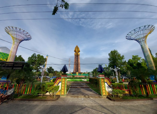 Monumen Trunojoyo Sampang Hendra Susanto, 1. Pantai Slopeng Madura, 2. Pantai Siring Kemuning, 3. Air Terjun Toroan , 4. Pantai Sambilangan , 5. Vihara Avalokitesvara, 6. Gili Labak Madura, 7. Pantai Lombang, 8. Wisata Taman Tectona, 9. Masjid Agung Sumenep, 10. Museum Keraton Sumenep, 11. Pantai Rongkang, 12. Boekit Tinggi Daramista, 13. Kepulauan Kangean , 14. Hutan Bawah Laut kep Kangean, 15. Mercusuar Bangkalan, 16. Jembatan Suramadu, 17. Wisata Budaya Karapan Sapi, 18. Wisata Bukit Jaddhih, 19. Pantai Rindu, 20. Gua Blaban, 21. Api Tak Kunjung Padam, 22. Wisata Bukit Kehi, 23. Pantai Jumiang, 24. Monumen Sampang, 25. Tirta Sumekar Indah , 26. Pantai Camplong, 27. Pantai Batu Kerbuy, 28. Pantai Ponjuk Timur Talango, 29. Bukit Geger Bangkalan, 30. Bukit Pelalangan Arosbaya, 31. Air Terjun Batu Raja Manitan, 32. Bukit Cinta Pamekasan, 33. Puncak Ratu Pamekasan, 34. Bukit Lampion Beramah, 35. Wisata Alam Bukit Brukoh, 36. Pantai Nepa, 37. Wisata Kota Tua Kalianget, 38. Air terjun Kokop, 39. Sentra Batik Madura