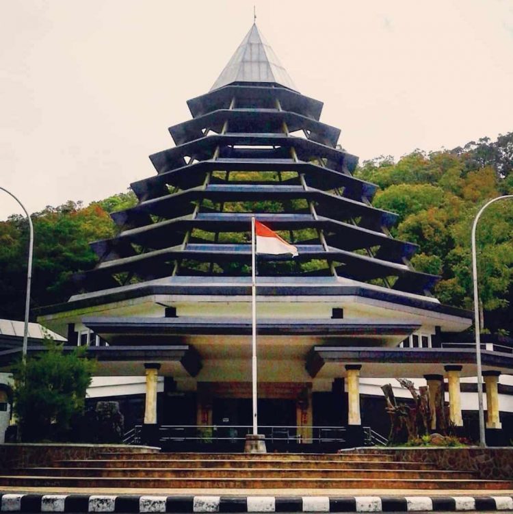 Museum Geopark Batur Kintamani via Instagram.com @lur_nand, 1. Gunung Batur, 2. Danau Batur, 3. Museum Geopark Batur Kintamani, 4. Sukawana Sunrise Spot, 5. Gunung Abang Kintamani, 6. Hutan Pinus Glagahlinggah Lestari, 7. Puncak Indrakila Trunyan, 8. Toya Devasya Hotspring Waterpark &amp; Camping Ground, 9. Pura Segara Ulun Danu Batur, 10. Tirta Pancoran Solas Pura Pelisan, 11. Desa Wisata Bayung Gede, 12. Desa Penelokan, 13. Pinggan Sunrise Spot, 14. Air Terjun Langgahan, 15. Penelokan View Point, 16. Batur Natural Hot Spring, 17. Desa Adat Penglipuran, 18. Resto Apung Kedisan, 19. Montana del Café, 20. Tegukopi