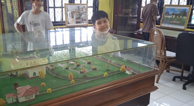 Museum Sultan Syarif Kasim Parit Bangkong Suci Tisa, 1. Pantai Selat Baru, 2. Lapangan Tugu Bengkalis, 3. Telaga Suri Perdana, 4. Taman Andam Dewi, 5. Hutan Lindung Bukit Batu, 6. Pulau Beting Aceh, 7. Duri Islamic Center &amp; Masjid Agung Istiqomah, 8. Lapangan Pasir Bengkalis, 9. Taman Laut Prapat Tunggal, 10. Pantai Tenggayun, 11. Pantai Tanjung Medang, 12. Mangrove Sebauk, 13. Pantai Lapin, 14. Pantai Sepahat, 15. Pantai Bestari, 16. Hutan Adat Kesumbo Ampai, 17. Taman Kera Sekodi, 18. Pantai Jangkang, 19. Pantai Teluk Rhu, 20. Pelabuhan Bandar Sri Laksamana Bengkalis, 21. Taman Batu Ampar, 22. Harationica Water Park, 23. Pantai Madani Pambang Pesisir, 24. Museum Sultan Syarif Kasim Parit Bangkong, 25. Wisata Desa Balai Pungut, 26. Tasik Putri Pepuyu, 27. Pantai Rhupat Utara, 28. Rumah Adat Melayu Bengkalis, 29. Taman Pelatihan Gajah Bukit Batu, 30. Pantai Marina, 31. Makam Datuk Laksamana Raja Dilaut