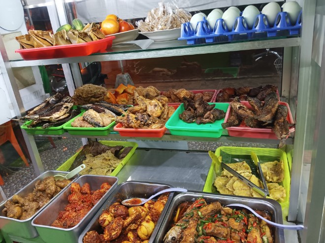 Nasi rames Sabar Menanti, 1. Rumah Makan Taman New Aroma, 2. Rumah Makan Sari Laut, 3. Ka Ho, 4. DSC Dapur Seafood Cilacap, 5. RM Sate Kambing & Pondok Makan Lesehan Sidoroso, 6. Lesehan Ikan Bakar 70, 7. Dapur Mamo Cilacap, 8. Warung Makan David Galipat, 9. Sate Ayam Martawi, 10. Omah Sambel, 11. Mie Dua Rasa (Midura), 12. Sate Inggil, 13. Warung Asik Cilacap, 14. Cafe Daun, 15. Ayam Bakar Lunak Sawah Besar, 16. Gosteak Cilacap, 17. Rocket Chicken Rinjani, 18. Lesehan Mendoan Sudiroso, 19. Nasi rames Sabar Menanti, 20. Mie Naga, 21. Marto Joyo Restaurant, 22. Rumah Makan Padang Putra Sikumbang, 23. Pondok La-Bia, 24. Warung Ikan Bakar Sari Ayu, 25. Rumah Makan Karang Mekar, 26. Ikan Bakar Yayat, 27. Bebek goreng Lik Cip Cilacap, 28. Warung Aldo & Sky Dinning Cilacap, 29. Dapur Kharisma, 30. Bu Nur’s Local Eatery, 31. Warung Makan Bu Cici, 32. Rumah Makan Andalas, 33. Chicken Crush, 34. Rumah Makan Padang Denai, 35. AYAM GORENG KREMESAN Hj. Diah Rudiyono, 36. D’YERIKO CORNER, 37. Angkringan Babeh 3, 38. Lesehan Ikan Bakar Citra Rasa Bu Towa’ah, 39. Rumah Makan Padang Do’a Mande