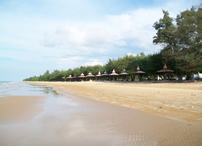 Pantai Lombang Sugi Arto, 1. Pantai Slopeng Madura, 2. Pantai Siring Kemuning, 3. Air Terjun Toroan , 4. Pantai Sambilangan , 5. Vihara Avalokitesvara, 6. Gili Labak Madura, 7. Pantai Lombang, 8. Wisata Taman Tectona, 9. Masjid Agung Sumenep, 10. Museum Keraton Sumenep, 11. Pantai Rongkang, 12. Boekit Tinggi Daramista, 13. Kepulauan Kangean , 14. Hutan Bawah Laut kep Kangean, 15. Mercusuar Bangkalan, 16. Jembatan Suramadu, 17. Wisata Budaya Karapan Sapi, 18. Wisata Bukit Jaddhih, 19. Pantai Rindu, 20. Gua Blaban, 21. Api Tak Kunjung Padam, 22. Wisata Bukit Kehi, 23. Pantai Jumiang, 24. Monumen Sampang, 25. Tirta Sumekar Indah , 26. Pantai Camplong, 27. Pantai Batu Kerbuy, 28. Pantai Ponjuk Timur Talango, 29. Bukit Geger Bangkalan, 30. Bukit Pelalangan Arosbaya, 31. Air Terjun Batu Raja Manitan, 32. Bukit Cinta Pamekasan, 33. Puncak Ratu Pamekasan, 34. Bukit Lampion Beramah, 35. Wisata Alam Bukit Brukoh, 36. Pantai Nepa, 37. Wisata Kota Tua Kalianget, 38. Air terjun Kokop, 39. Sentra Batik Madura
