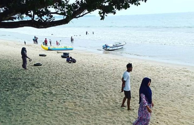 Pantai Lagundi Carita Pandeglang Faiz Uyee, Tempat Wisata di Pandeglang Paling Hits, Wisata Sejarah di Pandeglang  , Wisata Religi di Pandeglang, Tempat Wisata di Pandeglang yang Lainnya, Tempat Wisata di Sekitar Pandeglang