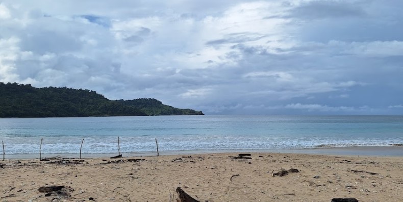 Pantai Lambaro Taufik Sagoe, 1. Wahana Impian Malaka 69, 2. Taman Rusa Aceh Besar, 3. Jantho Panorama Park, 4. Pantai Lhokseudu, 5. Pantai Babah Dua, 6. Pantai Lampuuk, 7. Pantai Ujong Batee, 8. Air Terjun Suhom, 9. Air Terjun Kuta Malaka, 10. Air Terjun Peukan Biluy, 11. Taman Hutan Raya Pocut Meurah Intan, 12. Waduk Keuliling, 13. Pantai Lhoknga, 14. Teluk Jantang, 15. Bukit Gundul Semeuregui, 16. Lhok Seudu, 17. Pucok Krueng, 18. Wisata Sungai Brayeung, 19. Benteng Inong Balee, 20. Bukit Lamreh, 21. Pasir Putih, 22. Mon Ceunong, 23. Pemandian Air Panas “Ie Seueum”, 24. Kolam Mata Ie, 25. Taman Wisata Burung Dara, 26. Ilalang Park, 27. Lhok Mata Ie Ujong Pancu, 28. Air Terjun Elnaja, 29. Pantai Lambaro, 30. Rumah Cut Nyak Dhien, 31. Pantai Penyu, 32. Kebun Kurma Barbate, 33. Gunung Seulawah, 34. Pusat Latihan Gajah, 35. Pantai Lhok Mee