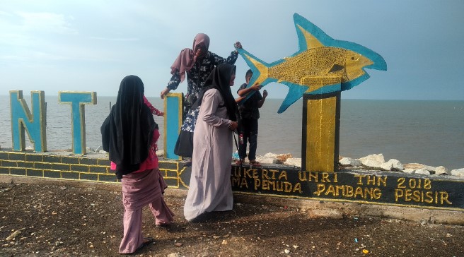 Pantai Madani Pambang Pesisir Rizki Khaizir, 1. Pantai Selat Baru, 2. Lapangan Tugu Bengkalis, 3. Telaga Suri Perdana, 4. Taman Andam Dewi, 5. Hutan Lindung Bukit Batu, 6. Pulau Beting Aceh, 7. Duri Islamic Center &amp; Masjid Agung Istiqomah, 8. Lapangan Pasir Bengkalis, 9. Taman Laut Prapat Tunggal, 10. Pantai Tenggayun, 11. Pantai Tanjung Medang, 12. Mangrove Sebauk, 13. Pantai Lapin, 14. Pantai Sepahat, 15. Pantai Bestari, 16. Hutan Adat Kesumbo Ampai, 17. Taman Kera Sekodi, 18. Pantai Jangkang, 19. Pantai Teluk Rhu, 20. Pelabuhan Bandar Sri Laksamana Bengkalis, 21. Taman Batu Ampar, 22. Harationica Water Park, 23. Pantai Madani Pambang Pesisir, 24. Museum Sultan Syarif Kasim Parit Bangkong, 25. Wisata Desa Balai Pungut, 26. Tasik Putri Pepuyu, 27. Pantai Rhupat Utara, 28. Rumah Adat Melayu Bengkalis, 29. Taman Pelatihan Gajah Bukit Batu, 30. Pantai Marina, 31. Makam Datuk Laksamana Raja Dilaut