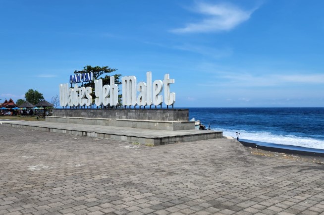Pantai Wates Karangasem Helen Spencer, 1. Istana Taman Gili Kerta Gosa, 2. Pura Besakih, 3. Pura Goa Lawah, 4. Pantai Pasir Putih, 5. Desa Bali Aga, 6. Puri Agung Karangasem, 7. Istana Air Tirta Gangga, 8. Pantai Amed, 9. Pura Lempuyang, 10. Bukit Asah, 11. Desa Sidemen, 12. Desa Tenganan, 13. Taman Ujung, 14. Taman Bunga Edelweis, 15. Rafting Telagawaja, 16. Candidasa, 17. Pantai Padang Bai, 18. Danau Yeh Malet, 19. Tirta Ujung Water Spring, 20. Savana Tianyar, 21. Air Terjun Yeh Labuh Waterfall, 22. Pantai Wates Karangasem