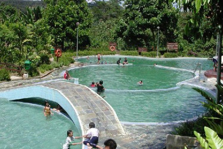 Pemandian Air Panas Prataan Tuban, 1. Pantai Pasir Putih Remen, 2. Pantai Kelapa Tuban, 3. Pantai Boom, 4. Air Terjun Nglirip, 5. Pantai Cemara, 6. Pantai Sowan Tuban, 7. Goa Ngerong Tuban, 8. Goa Akbar, 9. Pemandian Bektiharjo Tuban, 10. Pemandian Air Panas Prataan Tuban, 11. Alun-alun Tuban, 12. Makam Sunan Bonang, 13. Mangrove Center, 14. Klenteng Kwan Sing Bio, 15. Wisata Pelang, 16. Wisata Sendang Asmoro, 17. Masjid Agung Tuban, 18. TAMAN SLEKO, 19. WISATA SILOWO MERAKURAK, 20. Mata Air Krawak, 21. Air Terjun Banyulangse, 22. Goa Suci Tuban, 23. Goa Kancing Tuban, 24. Watu Ondo Tuban, 25. Museum Kambang Putih, 26. Pondok Pesantren Perut Bumi Al – Maghribi, 27. Perum Perhutani KPH Jatirogo, 28. Wisata Tebing Pelangi, 29. Air Terjun Sanggrahan, 30. Air Terjun Wukirharjo, 31. Pantai Socorejo, 32. Kambang Putih Tuban Park, 33. Taman Hutan Kota Tuban, 34. Sendang Wangi, 35. Pantai Surindah, 36. Tanazawi Agriculture EduPark & Leisure – Kebun Durian, 37. Goa Putri Asih, 38. Air Terjun Lembah Bongok Tuban, 39. Bukit Trantang, 1. Garang Asem, 2. Belut Goreng Ala Tuban