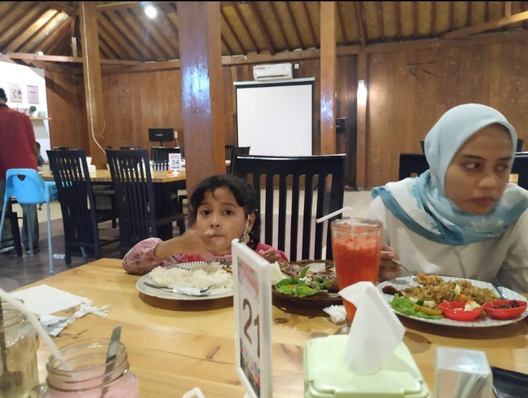 Pelangi Resto & Cafe Purwodadi Puji Retno Hardiningtyas, 1. Suka Rasa Resto, 2. Kuno Kini, 3. Cafe Coffee Break and Resto, 4. Sakala Cafe (Tutup), 5. One Eleven Caffeine Dealer, 6. Warung Dhuwur, 7. It’s Milk, 8. Kedai Tower, 9. Carlo Pizza and Cafe, 10. Babalu Crab, 11. Pelangi Resto & Cafe Purwodadi, 12. Danau Resto Purwodadi, 13. Saben Coffee Shop & Eatery, 14. Wisebean Coffee, 15. DE LAPAN Coffee & Eatery, 16. Twins Coffee & Doty Milk, 17. Cafe Arema, 18. TOSU Coffee, 19. D’Menoel Cafe, 20. Cafenian Coffee Corner, 21. Noctic Coffee, 22. Heritage Coffee, 23. Ruang coffee & sunset, 24. Pusat Kuliner Purwodadi, 25. Cafe & Resto Pring Ndeso, 26. D’Lans Resto, 27. Dejavu Resto & Cafe, 28. Pelangi Resto & Cafe Purwodadi, 29. Black House