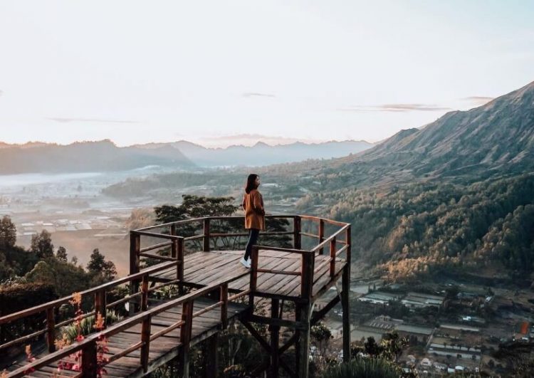Pinggan Sunrise Spot via Instagram.com @vinaarsyathadewi, 1. Gunung Batur, 2. Danau Batur, 3. Museum Geopark Batur Kintamani, 4. Sukawana Sunrise Spot, 5. Gunung Abang Kintamani, 6. Hutan Pinus Glagahlinggah Lestari, 7. Puncak Indrakila Trunyan, 8. Toya Devasya Hotspring Waterpark &amp; Camping Ground, 9. Pura Segara Ulun Danu Batur, 10. Tirta Pancoran Solas Pura Pelisan, 11. Desa Wisata Bayung Gede, 12. Desa Penelokan, 13. Pinggan Sunrise Spot, 14. Air Terjun Langgahan, 15. Penelokan View Point, 16. Batur Natural Hot Spring, 17. Desa Adat Penglipuran, 18. Resto Apung Kedisan, 19. Montana del Café, 20. Tegukopi