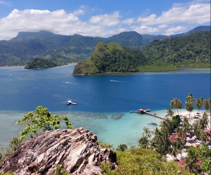 Pulau Pasumpahan Minda Rifanda, 1. Jam Gadang di Bukit Tinggi, 2. Istana Baso Pagaruyung, 3. Pantai Carocok Painan, 4. Lobang Jepang, 5. Pantai Padang ‘Nan Rancak Bana’ , 6. Pantai Gandoriah Pariaman, 7. Puncak Lawang Maninjau, 8. Lembah Anai , 9. Museum Adityawarman, 10. Pantai Muaro Padang & Jembatan Siti Nurbaya, 11. Pantai Kata Pariaman, 12. Benteng Fort de Kock, 13. Ngarai Sianok, 14. Pantai Cermin, 15. Wisata Pantai Caroline/Carolina, 16. Air Panas Bukik Kili, 17. Danau Maninjau, 18. Pemandian Lubuk Minturun, 19. Lembah Harau , 20. Puncak Anai (Pemandian dan Camping Ground), 21. Pesona Kepulauan Mentawai , 22. Janjang Seribu Great Wall of Koto Gadang, 23. Danau Singkarak, 24. Danau Diateh dan Danau Dibawah ( Danau Kembar ), 25. Pantai Aie Manih si Malin Kundang, 26. Pulau Cubadak, 27. Kawasan Wisata Mandeh, 28. Pulau Sikuai, 29. Tirta Alami, 30. Air Terjun Nyarai, 31. Pemandian Alam Sako Tapan, 32. Lubuak Bonta, 33. Lubuak Mato Kuciang, 34. Pemandian Alami Batang Tabik, 35. Lubuak Paraku, 36. Air Terjun Timbulun, 37. Muaro Binguang, 38. Ngalau Indah , 39. Jembatan Akar Pesisir Selatan, 40. Pulau Pasumpahan , 41. Pantai Nirwana, 42. Air Terjun Tigo Tingkek, 43. Air Terjun Sarasah Banyak Gariang, 44. Panorama Sitinjau Lauik, 45. Tapian Puti, 46. Lubuak Rantiang, 47. Sirukam Dairy Farm, 48. Puncak Gagoan, 49. Rumah Pohon Laing Park Solok, 50. Puncak Gobah, 51. Air Terjun Kapalo Banda Koto Hilalang, 52. Danau Talang – Solok, 53. Danau Dieteh dan Danau Dibawah, 54. Kebun Teh Alahan Panjang, Solok, 55. Jembatan Kelok Sembilan, 56. Air Terjun Lubuak Bulan, 57. Padang Mengatas, 58. Pulau Angso Duo Pariaman, 59. Pantai Tiram, 60. Puncak Langkisau
