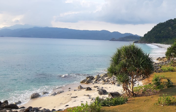 Pulo Aceh Bachtiar Arrahman, 1. Museum Tsunami, 2. Pulau Rubiah, 3. Pantai Iboih, 4. Masjid Raya Baiturrahman, 5. Air Terjun Blang Kolam, 6. Air Terjun Suhom, 7. Danau Laut Tawar, 8. Pantai Lhoknga, 9. Rumah Cut Nyak Dien, 10. Taman Hutan Raya Pocut Meurah Intan, 11. Air Terjun Kuta Malaka, 12. Tugu Nol Kilometer, 13. Pulau Batee, 14. Pulau Keluang, 15. Goa Sarang, 16. Ujong Seukee, 17. Pulo Aceh, 18. Air Terjun Pria Laot, 19. Air Terjun Tansaran Bidin, 20. Air Terjun Tahura Saree, 21. Kuala Paret, 22. Lingkok Kuwieng, 23. Kuala Merisi, 24. Pualu Pusong, 25. Pantai Tebing Lampuuk, 26. Pantan Terong, 27. Benteng Iskandar Muda dan Benteng Indrapatra, 28. Pusat Latihan Gajah Saree, 29. Air Terjun Peukan Biluy , 30. Goa Loyang Koro, 31. Gua putri pukes, 32. Cagar Alam Jantho, 33. Objek Wisata Putroe Aloh – Pucok Krueng , 34. Gunung Seulawah Agam, 35. Gunung Borni Telong, 36. Pulau Seumadu, 37. Kegiatan diving wisata di Pulau Weh, 38. Pantai Ujong Kareung, 39. Bukit Lamreh, 40. Pantai Ulee Lheue