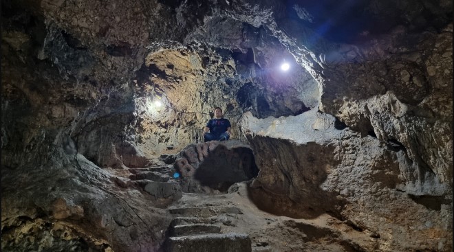 Putri Pukes Cave A Seng, 1. Museum Tsunami, 2. Pulau Rubiah, 3. Pantai Iboih, 4. Masjid Raya Baiturrahman, 5. Air Terjun Blang Kolam, 6. Air Terjun Suhom, 7. Danau Laut Tawar, 8. Pantai Lhoknga, 9. Rumah Cut Nyak Dien, 10. Taman Hutan Raya Pocut Meurah Intan, 11. Air Terjun Kuta Malaka, 12. Tugu Nol Kilometer, 13. Pulau Batee, 14. Pulau Keluang, 15. Goa Sarang, 16. Ujong Seukee, 17. Pulo Aceh, 18. Air Terjun Pria Laot, 19. Air Terjun Tansaran Bidin, 20. Air Terjun Tahura Saree, 21. Kuala Paret, 22. Lingkok Kuwieng, 23. Kuala Merisi, 24. Pualu Pusong, 25. Pantai Tebing Lampuuk, 26. Pantan Terong, 27. Benteng Iskandar Muda dan Benteng Indrapatra, 28. Pusat Latihan Gajah Saree, 29. Air Terjun Peukan Biluy , 30. Goa Loyang Koro, 31. Gua putri pukes, 32. Cagar Alam Jantho, 33. Objek Wisata Putroe Aloh – Pucok Krueng , 34. Gunung Seulawah Agam, 35. Gunung Borni Telong, 36. Pulau Seumadu, 37. Kegiatan diving wisata di Pulau Weh, 38. Pantai Ujong Kareung, 39. Bukit Lamreh, 40. Pantai Ulee Lheue