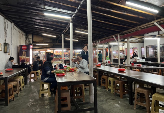 R.M. Ayam Goreng Brebes steven Tanda Putra