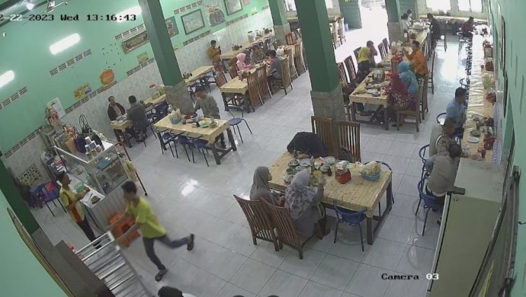 RM Cipto Roso Spesial Sop Balungan, 1. Rumah Makan Rahayu, 2. Warung Ndeso Sarwo Eco, 3. Warung Makan Pink, 4. RM Cipto Roso Spesial Sop Balungan, 5. Warung Makan Ayam Bakar Salju, 6. Warung Makan Babe, 7. Ayam Goreng – Ayam Bakar Mbak Tari, 8. Soto Kerbau Bu Saki, 9. Ayam Geprek SaKo, 10. Smartresto, 11. Cheese and Steak, 12. RUMAH MAKAN WARISAN IBOE MBAK UTAMI, 13. RUMAH MAKAN PADANG GANEFO 10, 14. WM. Mas Kus Nasi Goreng, 15. Warung Steak Demak, 16. MR. BOY RESTO AND CAFE, 17. RM Kalijaga, 18. Warung Makan Blambangan, 19. RM Buyung Jaya, 20. Griya Dahar Safira, 21. Rumah Makan Pak H. ISMUN 3, 22. Reinz Cafe &amp; Resto, 23. RM. Ilat Jowo, 24. Sate Kambing &amp; Gule Bu Hj. Kholil, 25. Falia Resto