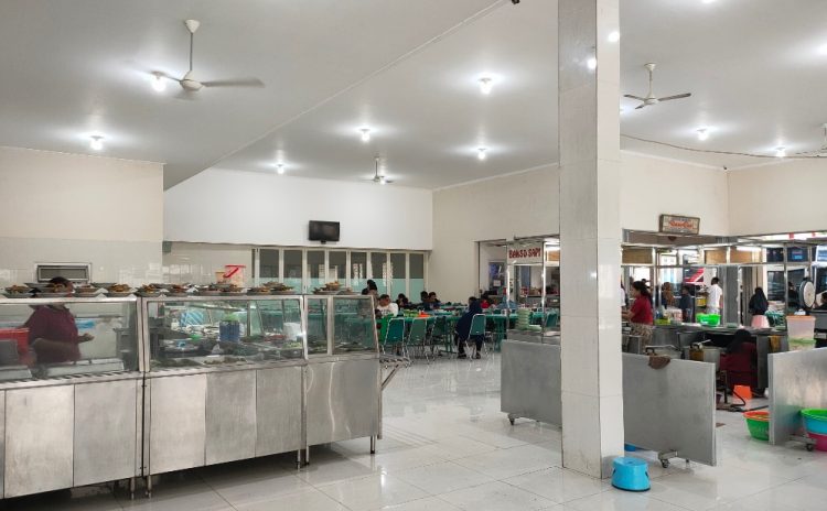 RM Raos Eco via Google Mapas Rohmat Suharto, 1. RM. MAYANG SARI (Ayam Goreng & Panggang), 2. Javanese Village – Grandma’s Kitchen ‘Pawon Simbah’, 3. Warung Makan Bu Fauzi, 4. Dapur Pecak & Pemancingan “Mbah Kung”, 5. Berry Resto, 6. Bioskop Mie & Kopi, 7. RM Raos Eco, 8. Kendil Mas Restaurant, 9. Kedai Dahar Bumbu Kampung, 10. Rumah Makan Monggo Moro, 11. Omah Kayoe Resto Kuliner Lawasan, 12. DUA SAMBAL SUPER PENYET, 13. ALOHA Seaside Resto, 14. Forest Kopi, 15. PituLasan, 16. Mountain Cafe and Resto, 17. Ayam Goreng Gringsing (Bu Bengat), 18. Pondok Ikan Bakar Tirta Asri, 19. RM Murah Meriah Masakan Padang, 20. RM Sendang Wungu, 21. RM Padang Batang Jaya, 22. Seafood & Nasgor DCapone, 23. RM Menara Kudus, 24. Rest Area Pahala Kencana, 25. Sangria Restaurant, 26. Ayam Bakar Cemani, 27. WARUNG MAKAN KEMUNING, 28. Rumah makan Mbak YANNA