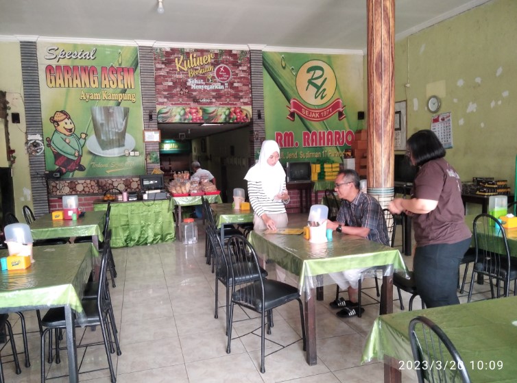 RM Raharjo Garang Asem Gus Man, 1. RM Serba Sambal Grobogan, 2. Danau Resto Purwodadi, 3. Rumah Makan Soybean Resto, 4. Rumah Makan Sambung Roso, 5. RM Raharjo Garang Asem, 6. Rm. Gubug Istana II, 7. Rumah Makan Ratna Arga Tirta, 8. Rumah Makan Lesehan Mbak Kar, 9. R.M. Sedep Yanto Ganjar Becek &amp; Sate Kerbau, 10. RM Noroyono Pak Djamin, 11. Pusat Kuliner Purwodadi, 12. Cafe &amp; Resto Pring Ndeso, 13. Dapoer Emak Purwodadi, 14. D’Lans Resto, 15. DEJAVU RESTO &amp; CAFE, 16. Pelangi Resto &amp; Cafe Purwodadi, 17. Warung Makan Ocha, 18. Rumah Makan MBAK SRI JAGO MUDA, 19. Rumah Makan Padang Simpang Mawar, 20. Warung Makan Ibu Hj. Kadri, 21. SUKA RASA RESTO, 22. Ayam Kremes Purwodadi, 23. Waroeng Soto Noroyono, 24. Warung Mbah Sum, 25. Babalu Crab, 26. Omah Angkringan, 27. Warung Makan Mbak Ping