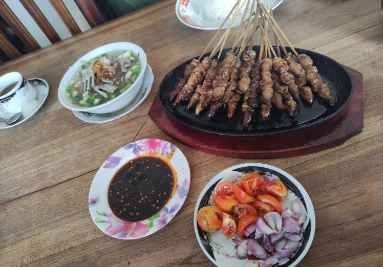 RM. SATE KARYO via Google Maps Diar Tambunan, 1. Rumah Makan Alang Alang, 2. Sate Kambing Muda H. Suharjo, 3. Rumah Makan Intan Jatibarang, 4. Rumah Makan Ohio, 5. RM Mantap, 6. Warung Makan Lengko Wari, 7. RM Djitoe Rajane Sambel Balongan, 8. Rumah Makan Lesehan Nur Anisa, 9. Warung Makan Sate Blengong Bu Kijah Brebes, 10. Rumah Makan Ronah, 11. RM Sate H. Moei, 12. RM. SATE KARYO, 13. Rumah Makan Putri H. Jahid, 14. RM Simpati, Jl Gor Brebes, 15. Warung Alas Daun – Warung Makan Paling Enak di Rest Area KM 260 Brebes, 16. Rumah Makan H. Dahlan, 17. Rumah Makan Kedung Roso, 18. Kupat Blengong Kasturi Rajak, 19. Bakso Pak Gimin, 20. Warung Sate Kambing Seger Bpk. Khadiri, 21. Rumah Makan Pak Tarwud, 22. Rumah Makan Putra Minang, 23. Sate Kambing SAKINAH, 24. Bu Nunung Restaurant, 25. Rumah Makan Kita Pejagan