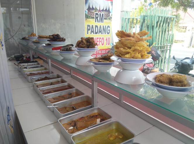 RUMAH MAKAN PADANG GANEFO 10, 1. Rumah Makan Rahayu, 2. Warung Ndeso Sarwo Eco, 3. Warung Makan Pink, 4. RM Cipto Roso Spesial Sop Balungan, 5. Warung Makan Ayam Bakar Salju, 6. Warung Makan Babe, 7. Ayam Goreng – Ayam Bakar Mbak Tari, 8. Soto Kerbau Bu Saki, 9. Ayam Geprek SaKo, 10. Smartresto, 11. Cheese and Steak, 12. RUMAH MAKAN WARISAN IBOE MBAK UTAMI, 13. RUMAH MAKAN PADANG GANEFO 10, 14. WM. Mas Kus Nasi Goreng, 15. Warung Steak Demak, 16. MR. BOY RESTO AND CAFE, 17. RM Kalijaga, 18. Warung Makan Blambangan, 19. RM Buyung Jaya, 20. Griya Dahar Safira, 21. Rumah Makan Pak H. ISMUN 3, 22. Reinz Cafe &amp; Resto, 23. RM. Ilat Jowo, 24. Sate Kambing &amp; Gule Bu Hj. Kholil, 25. Falia Resto