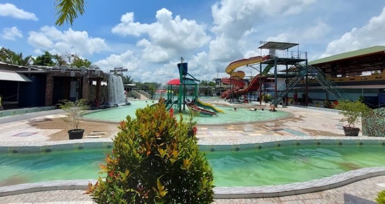 Refena Waterpark & Kolam Renang yesti elfia