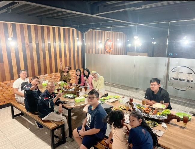 Restoran Ratu Galuh Seafood Fajar Piranti CV, 1. Rumah Makan Khas Sunda Cibiuk, 2. Bebek Kaleyo, 3. Sindang Reret Restaurant, 4. Mie XP, 5. Restoran &amp; Pemancingan Mang Ajo, 6. Restaurant Lebak Sari Indah, 7. Rumah Makan Indo Alam Sari, 8. Pepes Walahar H. Dirja, 9. SHSD Sambel Hejo Sambel Dadak, 10. Ayam Bakar Celup Mang Rojak, 11. Restoran Alam Ceria, 12. Soto Tangkar Nang Nean, 13. Rumah Makan Pawon Sae, 14. Telaga Traditional Resto, 15. Rumah Makan Soto Gempol Karawang, 16. Ratu Penyet, 17. Seafood Kiloan Ala Teh Empop, 18. RAJA SORABI HIJAU, 19. Bebek dan Ayam Goreng Pak Ndut, 20. Rumah makan saung kabogoh, 21. RM Dukuh, 22. RM. Waroeng Desa, 23. Restoran Ratu Galuh Seafood, 24. Ayam Bakar Taliwang HSA (Tutup), 25. Inaho Japanese Restaurant, 26. Sambal Toelman, 27. Hai Wang Chinese, 28. Tahu Bumbu Sari Rasa, 29. Gabus Pucung Ala Warung Mandiri