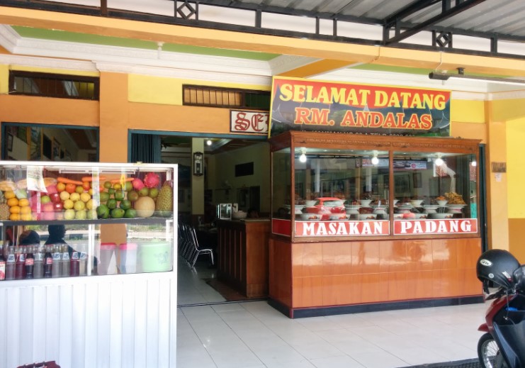 Rumah Makan Andalas, 1. Rumah Makan Taman New Aroma, 2. Rumah Makan Sari Laut, 3. Ka Ho, 4. DSC Dapur Seafood Cilacap, 5. RM Sate Kambing & Pondok Makan Lesehan Sidoroso, 6. Lesehan Ikan Bakar 70, 7. Dapur Mamo Cilacap, 8. Warung Makan David Galipat, 9. Sate Ayam Martawi, 10. Omah Sambel, 11. Mie Dua Rasa (Midura), 12. Sate Inggil, 13. Warung Asik Cilacap, 14. Cafe Daun, 15. Ayam Bakar Lunak Sawah Besar, 16. Gosteak Cilacap, 17. Rocket Chicken Rinjani, 18. Lesehan Mendoan Sudiroso, 19. Nasi rames Sabar Menanti, 20. Mie Naga, 21. Marto Joyo Restaurant, 22. Rumah Makan Padang Putra Sikumbang, 23. Pondok La-Bia, 24. Warung Ikan Bakar Sari Ayu, 25. Rumah Makan Karang Mekar, 26. Ikan Bakar Yayat, 27. Bebek goreng Lik Cip Cilacap, 28. Warung Aldo & Sky Dinning Cilacap, 29. Dapur Kharisma, 30. Bu Nur’s Local Eatery, 31. Warung Makan Bu Cici, 32. Rumah Makan Andalas, 33. Chicken Crush, 34. Rumah Makan Padang Denai, 35. AYAM GORENG KREMESAN Hj. Diah Rudiyono, 36. D’YERIKO CORNER, 37. Angkringan Babeh 3, 38. Lesehan Ikan Bakar Citra Rasa Bu Towa’ah, 39. Rumah Makan Padang Do’a Mande