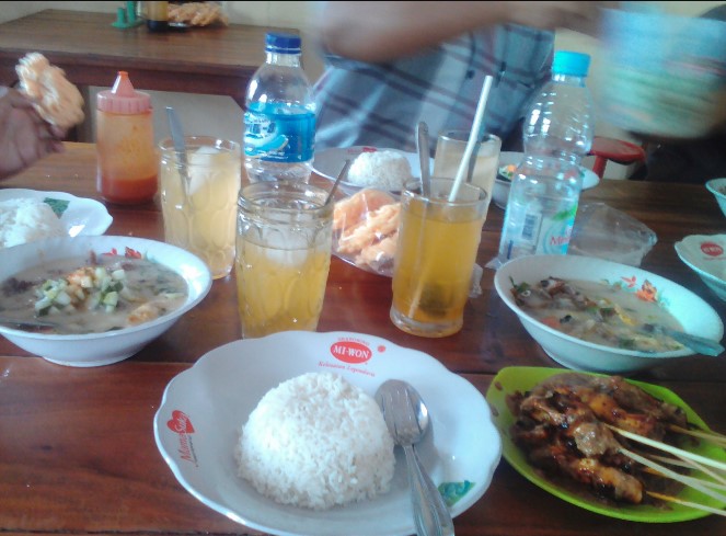 Rumah Makan Karang Mekar Masimam Kalikudi, 1. Rumah Makan Taman New Aroma, 2. Rumah Makan Sari Laut, 3. Ka Ho, 4. DSC Dapur Seafood Cilacap, 5. RM Sate Kambing & Pondok Makan Lesehan Sidoroso, 6. Lesehan Ikan Bakar 70, 7. Dapur Mamo Cilacap, 8. Warung Makan David Galipat, 9. Sate Ayam Martawi, 10. Omah Sambel, 11. Mie Dua Rasa (Midura), 12. Sate Inggil, 13. Warung Asik Cilacap, 14. Cafe Daun, 15. Ayam Bakar Lunak Sawah Besar, 16. Gosteak Cilacap, 17. Rocket Chicken Rinjani, 18. Lesehan Mendoan Sudiroso, 19. Nasi rames Sabar Menanti, 20. Mie Naga, 21. Marto Joyo Restaurant, 22. Rumah Makan Padang Putra Sikumbang, 23. Pondok La-Bia, 24. Warung Ikan Bakar Sari Ayu, 25. Rumah Makan Karang Mekar, 26. Ikan Bakar Yayat, 27. Bebek goreng Lik Cip Cilacap, 28. Warung Aldo & Sky Dinning Cilacap, 29. Dapur Kharisma, 30. Bu Nur’s Local Eatery, 31. Warung Makan Bu Cici, 32. Rumah Makan Andalas, 33. Chicken Crush, 34. Rumah Makan Padang Denai, 35. AYAM GORENG KREMESAN Hj. Diah Rudiyono, 36. D’YERIKO CORNER, 37. Angkringan Babeh 3, 38. Lesehan Ikan Bakar Citra Rasa Bu Towa’ah, 39. Rumah Makan Padang Do’a Mande