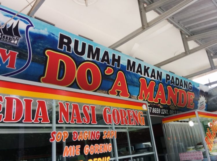Rumah Makan Padang Do'a Mande, 1. Rumah Makan Taman New Aroma, 2. Rumah Makan Sari Laut, 3. Ka Ho, 4. DSC Dapur Seafood Cilacap, 5. RM Sate Kambing & Pondok Makan Lesehan Sidoroso, 6. Lesehan Ikan Bakar 70, 7. Dapur Mamo Cilacap, 8. Warung Makan David Galipat, 9. Sate Ayam Martawi, 10. Omah Sambel, 11. Mie Dua Rasa (Midura), 12. Sate Inggil, 13. Warung Asik Cilacap, 14. Cafe Daun, 15. Ayam Bakar Lunak Sawah Besar, 16. Gosteak Cilacap, 17. Rocket Chicken Rinjani, 18. Lesehan Mendoan Sudiroso, 19. Nasi rames Sabar Menanti, 20. Mie Naga, 21. Marto Joyo Restaurant, 22. Rumah Makan Padang Putra Sikumbang, 23. Pondok La-Bia, 24. Warung Ikan Bakar Sari Ayu, 25. Rumah Makan Karang Mekar, 26. Ikan Bakar Yayat, 27. Bebek goreng Lik Cip Cilacap, 28. Warung Aldo & Sky Dinning Cilacap, 29. Dapur Kharisma, 30. Bu Nur’s Local Eatery, 31. Warung Makan Bu Cici, 32. Rumah Makan Andalas, 33. Chicken Crush, 34. Rumah Makan Padang Denai, 35. AYAM GORENG KREMESAN Hj. Diah Rudiyono, 36. D’YERIKO CORNER, 37. Angkringan Babeh 3, 38. Lesehan Ikan Bakar Citra Rasa Bu Towa’ah, 39. Rumah Makan Padang Do’a Mande
