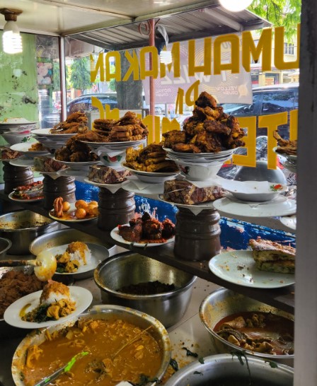 Rumah Makan Putra Minang via Google Maps Yan Andreian, 1. Rumah Makan Alang Alang, 2. Sate Kambing Muda H. Suharjo, 3. Rumah Makan Intan Jatibarang, 4. Rumah Makan Ohio, 5. RM Mantap, 6. Warung Makan Lengko Wari, 7. RM Djitoe Rajane Sambel Balongan, 8. Rumah Makan Lesehan Nur Anisa, 9. Warung Makan Sate Blengong Bu Kijah Brebes, 10. Rumah Makan Ronah, 11. RM Sate H. Moei, 12. RM. SATE KARYO, 13. Rumah Makan Putri H. Jahid, 14. RM Simpati, Jl Gor Brebes, 15. Warung Alas Daun – Warung Makan Paling Enak di Rest Area KM 260 Brebes, 16. Rumah Makan H. Dahlan, 17. Rumah Makan Kedung Roso, 18. Kupat Blengong Kasturi Rajak, 19. Bakso Pak Gimin, 20. Warung Sate Kambing Seger Bpk. Khadiri, 21. Rumah Makan Pak Tarwud, 22. Rumah Makan Putra Minang, 23. Sate Kambing SAKINAH, 24. Bu Nunung Restaurant, 25. Rumah Makan Kita Pejagan