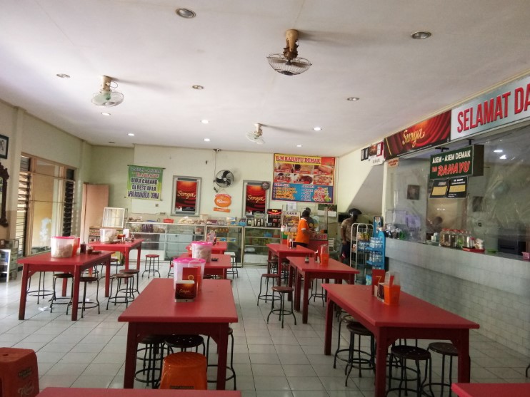 Rumah Makan Rahayu Heny Andriana, 1. Rumah Makan Rahayu, 2. Warung Ndeso Sarwo Eco, 3. Warung Makan Pink, 4. RM Cipto Roso Spesial Sop Balungan, 5. Warung Makan Ayam Bakar Salju, 6. Warung Makan Babe, 7. Ayam Goreng – Ayam Bakar Mbak Tari, 8. Soto Kerbau Bu Saki, 9. Ayam Geprek SaKo, 10. Smartresto, 11. Cheese and Steak, 12. RUMAH MAKAN WARISAN IBOE MBAK UTAMI, 13. RUMAH MAKAN PADANG GANEFO 10, 14. WM. Mas Kus Nasi Goreng, 15. Warung Steak Demak, 16. MR. BOY RESTO AND CAFE, 17. RM Kalijaga, 18. Warung Makan Blambangan, 19. RM Buyung Jaya, 20. Griya Dahar Safira, 21. Rumah Makan Pak H. ISMUN 3, 22. Reinz Cafe &amp; Resto, 23. RM. Ilat Jowo, 24. Sate Kambing &amp; Gule Bu Hj. Kholil, 25. Falia Resto