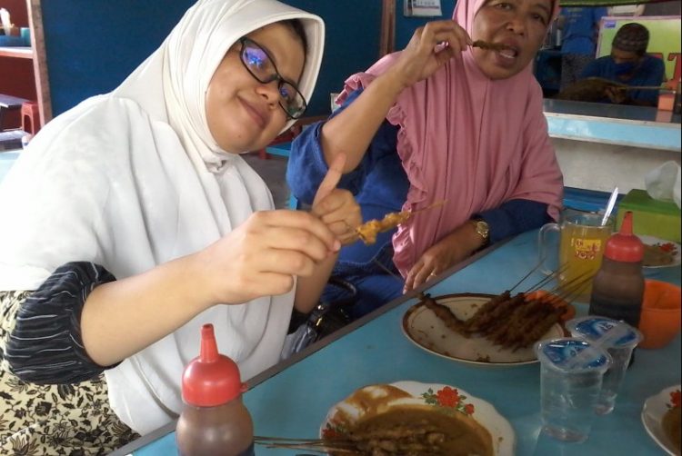 Sate Ayam Pak Kadirun via Google Maps Blora zacky zamany, 1. Pondok Juminten, 2. Resto D’Joglo, 3. Warung Makan Pak Galo, 4. Kurma Resto & Coffee Shop, 5. Mr Teguh Chicken Satay Shop, 6. Warung Lesehan Ikan Bakar “TALAUT 225”, 7. Logissteak Blora, 8. Sambel Lalap, 9. Depot Bakmi Kolonel, 10. Warung Lesehan Rawa Peni, 11. Bakso Patriot Blora, 12. Nasi Goreng Pak Gendut Blora, 13. Bakso Kumis, 14. Sate Ayam Pak Kadirun Blora, 15. RM Padang Jetis, 16. Koplakan Pusat Kuliner, 17. Warung Mbok Penyet, 18. Ayam Geprek Sako Blora, 19. Sego Kobong 70 BBM, 20. Warung Makan Lesehan Mbak Tun, 21. Bang Jago, 22. Kedai Boemi, 23. RM. Sambele Bu’e, 24. SAVANA RESTO CAFE, 25. Teras sunda, 26. Nasi Pecel Mbah Jito, 27. Warung Pecel “Mak Tirah”, 28. Warung Makan Pojok Gogor, 29. Warung Makan Jo’gelo