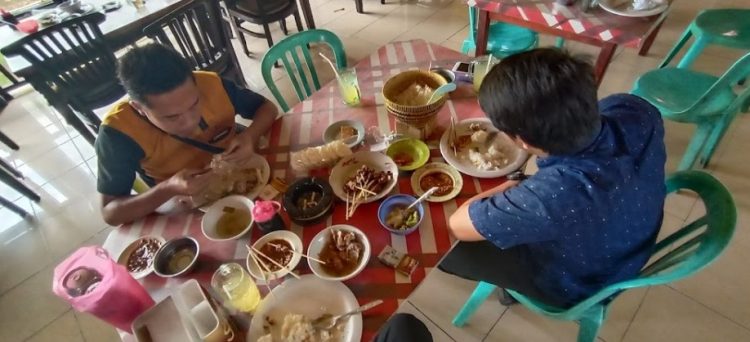 Sate Kambing SAKINAH via Google Maps Fery Rohmanda, 1. Rumah Makan Alang Alang, 2. Sate Kambing Muda H. Suharjo, 3. Rumah Makan Intan Jatibarang, 4. Rumah Makan Ohio, 5. RM Mantap, 6. Warung Makan Lengko Wari, 7. RM Djitoe Rajane Sambel Balongan, 8. Rumah Makan Lesehan Nur Anisa, 9. Warung Makan Sate Blengong Bu Kijah Brebes, 10. Rumah Makan Ronah, 11. RM Sate H. Moei, 12. RM. SATE KARYO, 13. Rumah Makan Putri H. Jahid, 14. RM Simpati, Jl Gor Brebes, 15. Warung Alas Daun – Warung Makan Paling Enak di Rest Area KM 260 Brebes, 16. Rumah Makan H. Dahlan, 17. Rumah Makan Kedung Roso, 18. Kupat Blengong Kasturi Rajak, 19. Bakso Pak Gimin, 20. Warung Sate Kambing Seger Bpk. Khadiri, 21. Rumah Makan Pak Tarwud, 22. Rumah Makan Putra Minang, 23. Sate Kambing SAKINAH, 24. Bu Nunung Restaurant, 25. Rumah Makan Kita Pejagan