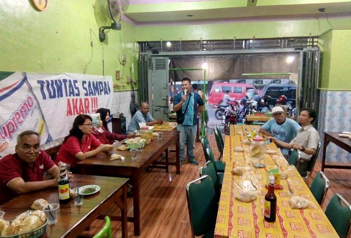 Warung Sate Kambing Seger Bpk. Khadiri via Google Maps Slamet Riyadi, 1. Rumah Makan Alang Alang, 2. Sate Kambing Muda H. Suharjo, 3. Rumah Makan Intan Jatibarang, 4. Rumah Makan Ohio, 5. RM Mantap, 6. Warung Makan Lengko Wari, 7. RM Djitoe Rajane Sambel Balongan, 8. Rumah Makan Lesehan Nur Anisa, 9. Warung Makan Sate Blengong Bu Kijah Brebes, 10. Rumah Makan Ronah, 11. RM Sate H. Moei, 12. RM. SATE KARYO, 13. Rumah Makan Putri H. Jahid, 14. RM Simpati, Jl Gor Brebes, 15. Warung Alas Daun – Warung Makan Paling Enak di Rest Area KM 260 Brebes, 16. Rumah Makan H. Dahlan, 17. Rumah Makan Kedung Roso, 18. Kupat Blengong Kasturi Rajak, 19. Bakso Pak Gimin, 20. Warung Sate Kambing Seger Bpk. Khadiri, 21. Rumah Makan Pak Tarwud, 22. Rumah Makan Putra Minang, 23. Sate Kambing SAKINAH, 24. Bu Nunung Restaurant, 25. Rumah Makan Kita Pejagan