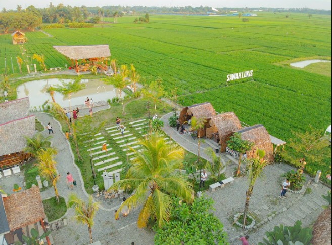 Sawah Lukis, 1. Sawah Lukis, 2. Pelaruga, 3. Wisata Batu Katak, 4. Pantai Sentabi Group, 5. Pemandian Alam Wak Jowo, 6. Pantai Florida, 7. Kolam Abadi, 8. Taman Edukasi Binjai, 9. Titik Nol Kota Binjai atau Tugu PerJuangan 45 Binjai, 10. Air Terjun Siluman atau Namo Belanga