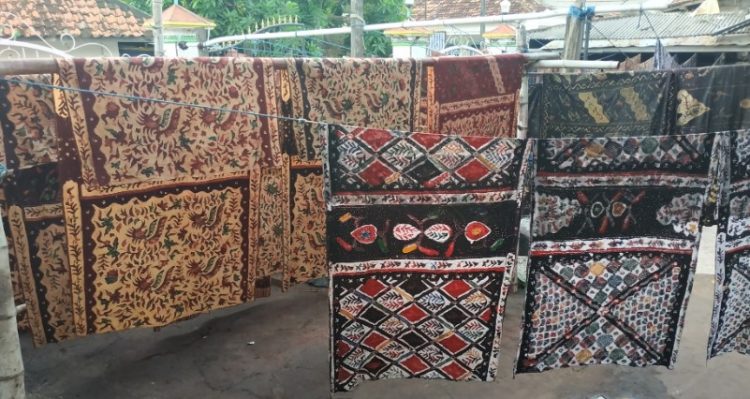 Sentra Batik Madura Nur Syamsiyah, 1. Pantai Slopeng Madura, 2. Pantai Siring Kemuning, 3. Air Terjun Toroan , 4. Pantai Sambilangan , 5. Vihara Avalokitesvara, 6. Gili Labak Madura, 7. Pantai Lombang, 8. Wisata Taman Tectona, 9. Masjid Agung Sumenep, 10. Museum Keraton Sumenep, 11. Pantai Rongkang, 12. Boekit Tinggi Daramista, 13. Kepulauan Kangean , 14. Hutan Bawah Laut kep Kangean, 15. Mercusuar Bangkalan, 16. Jembatan Suramadu, 17. Wisata Budaya Karapan Sapi, 18. Wisata Bukit Jaddhih, 19. Pantai Rindu, 20. Gua Blaban, 21. Api Tak Kunjung Padam, 22. Wisata Bukit Kehi, 23. Pantai Jumiang, 24. Monumen Sampang, 25. Tirta Sumekar Indah , 26. Pantai Camplong, 27. Pantai Batu Kerbuy, 28. Pantai Ponjuk Timur Talango, 29. Bukit Geger Bangkalan, 30. Bukit Pelalangan Arosbaya, 31. Air Terjun Batu Raja Manitan, 32. Bukit Cinta Pamekasan, 33. Puncak Ratu Pamekasan, 34. Bukit Lampion Beramah, 35. Wisata Alam Bukit Brukoh, 36. Pantai Nepa, 37. Wisata Kota Tua Kalianget, 38. Air terjun Kokop, 39. Sentra Batik Madura