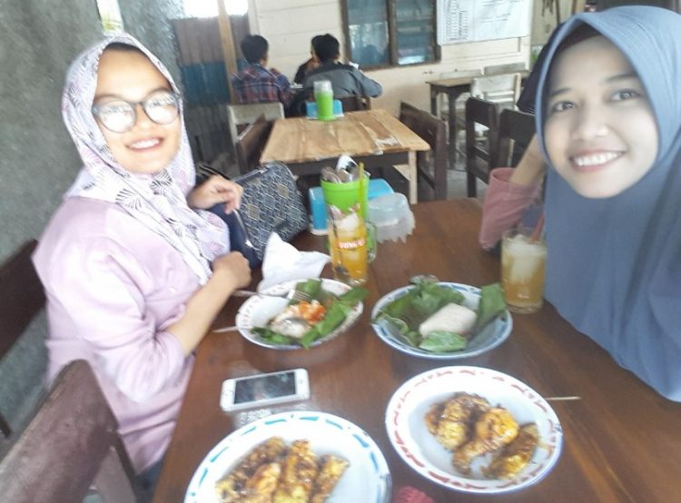 Sego Kobong 70 BBM via Google Maps Diana Malika, 1. Pondok Juminten, 2. Resto D’Joglo, 3. Warung Makan Pak Galo, 4. Kurma Resto & Coffee Shop, 5. Mr Teguh Chicken Satay Shop, 6. Warung Lesehan Ikan Bakar “TALAUT 225”, 7. Logissteak Blora, 8. Sambel Lalap, 9. Depot Bakmi Kolonel, 10. Warung Lesehan Rawa Peni, 11. Bakso Patriot Blora, 12. Nasi Goreng Pak Gendut Blora, 13. Bakso Kumis, 14. Sate Ayam Pak Kadirun Blora, 15. RM Padang Jetis, 16. Koplakan Pusat Kuliner, 17. Warung Mbok Penyet, 18. Ayam Geprek Sako Blora, 19. Sego Kobong 70 BBM, 20. Warung Makan Lesehan Mbak Tun, 21. Bang Jago, 22. Kedai Boemi, 23. RM. Sambele Bu’e, 24. SAVANA RESTO CAFE, 25. Teras sunda, 26. Nasi Pecel Mbah Jito, 27. Warung Pecel “Mak Tirah”, 28. Warung Makan Pojok Gogor, 29. Warung Makan Jo’gelo
